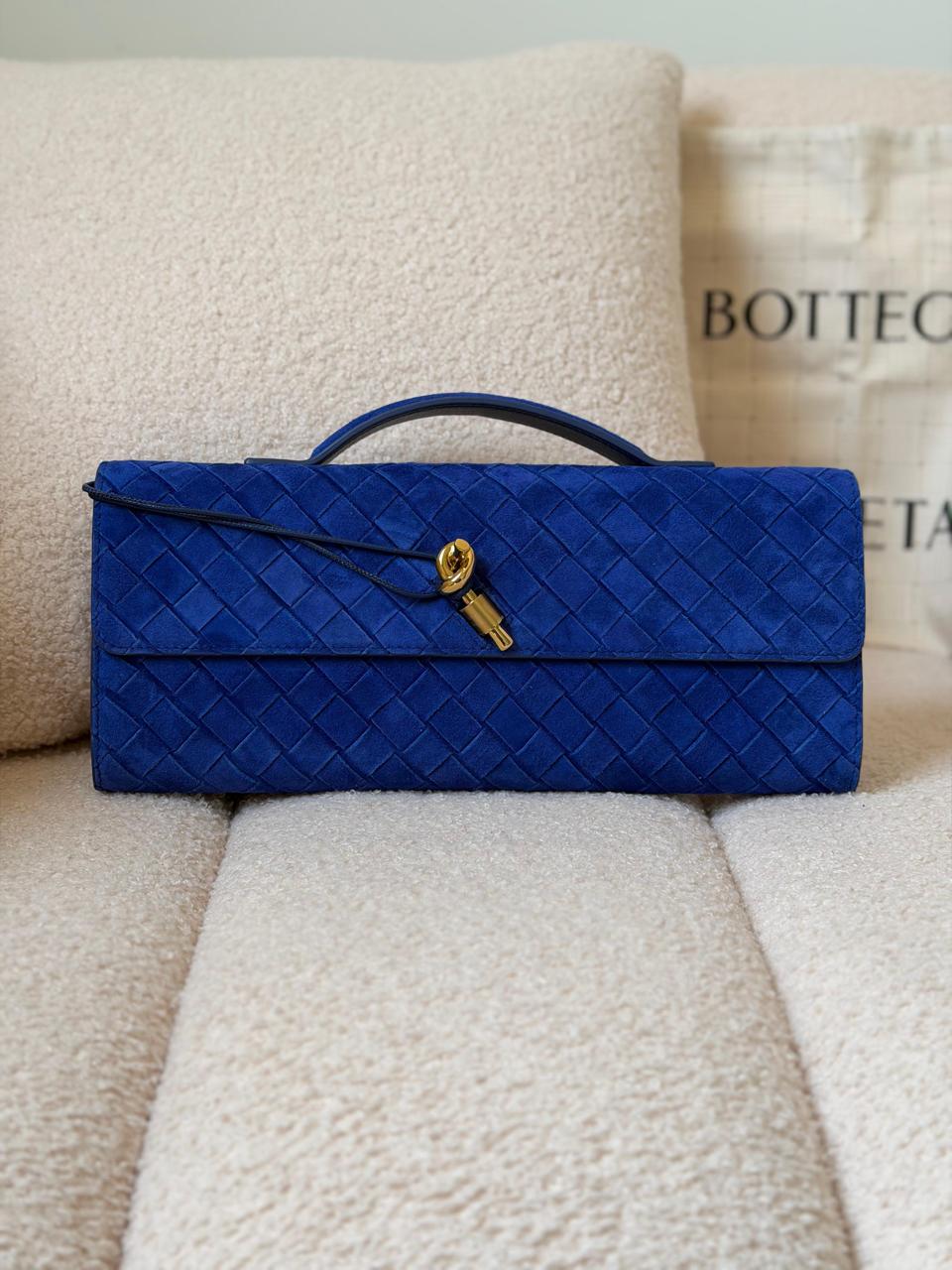 Ladies bo**ega bags