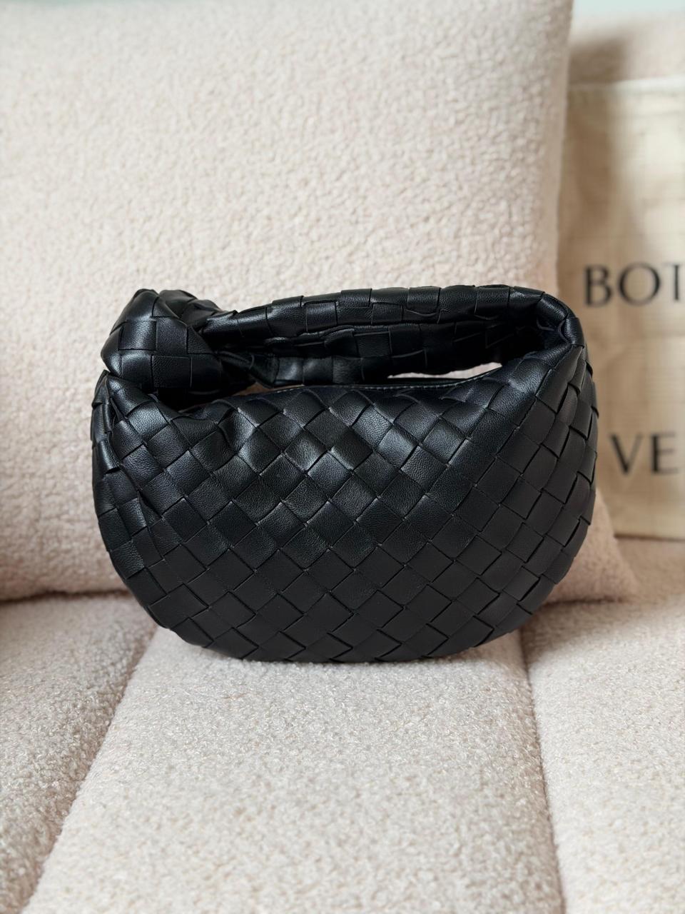 Ladies bo**ega bags