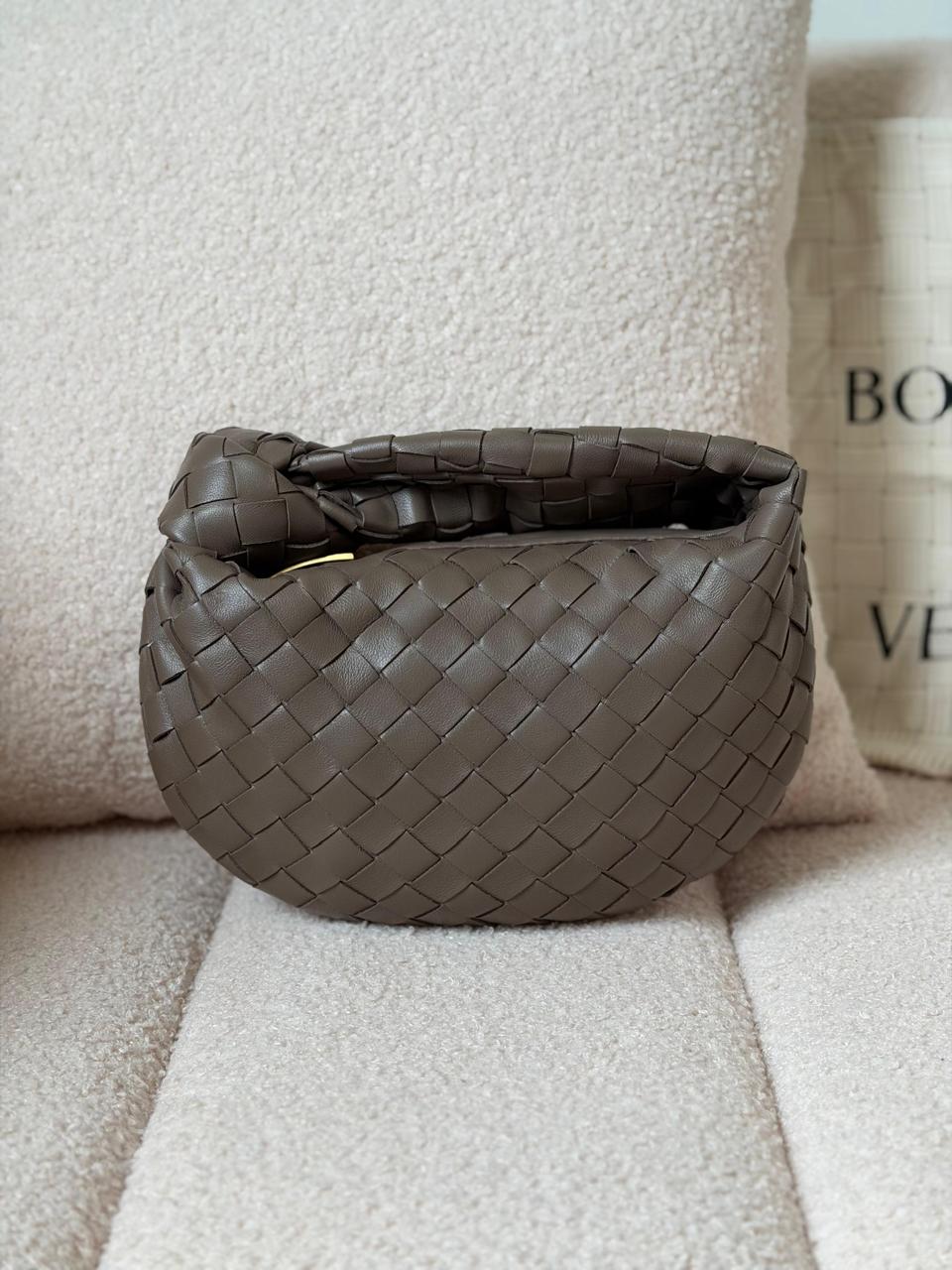Ladies bo**ega bags