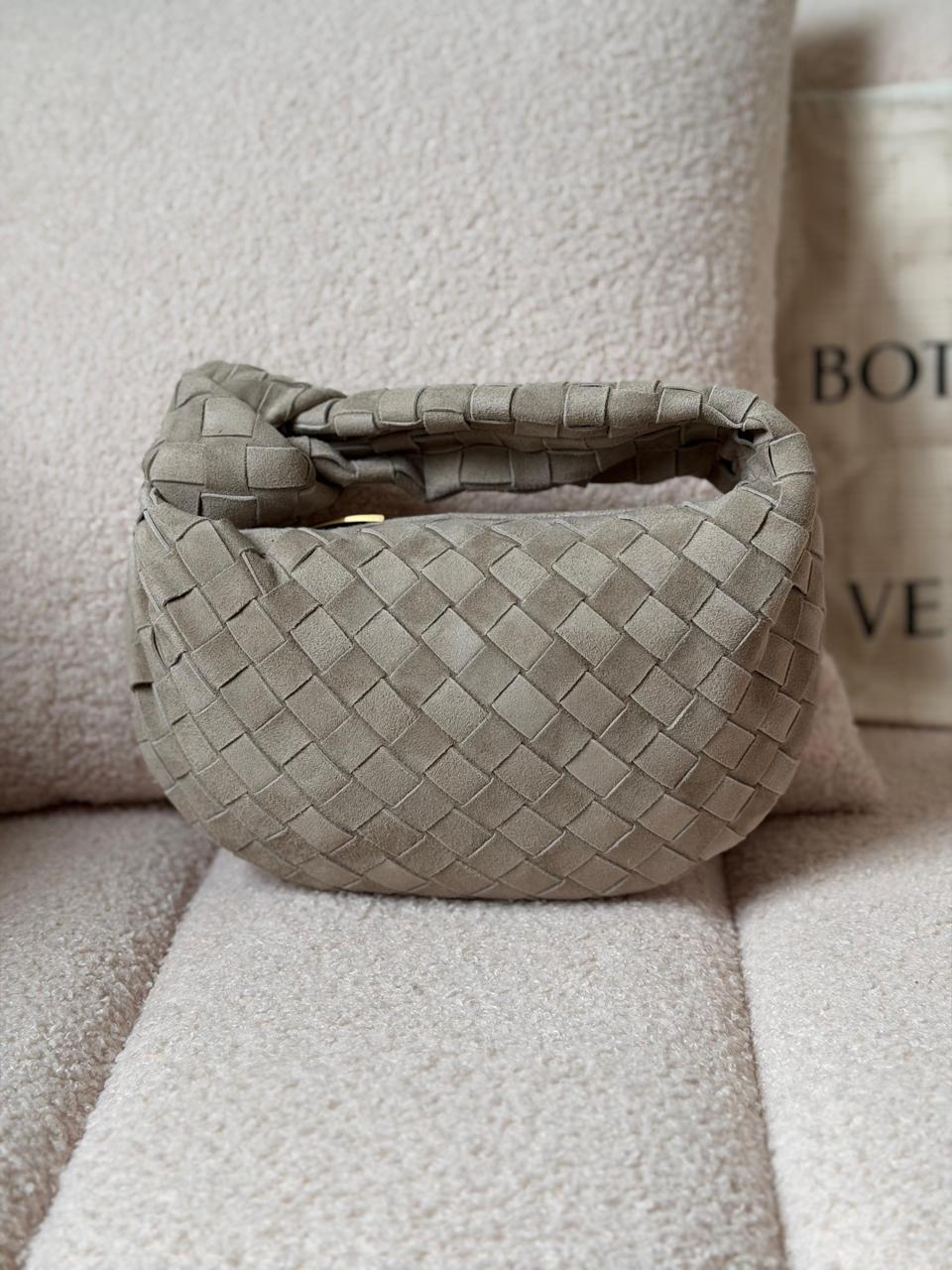 Ladies bo**ega bags
