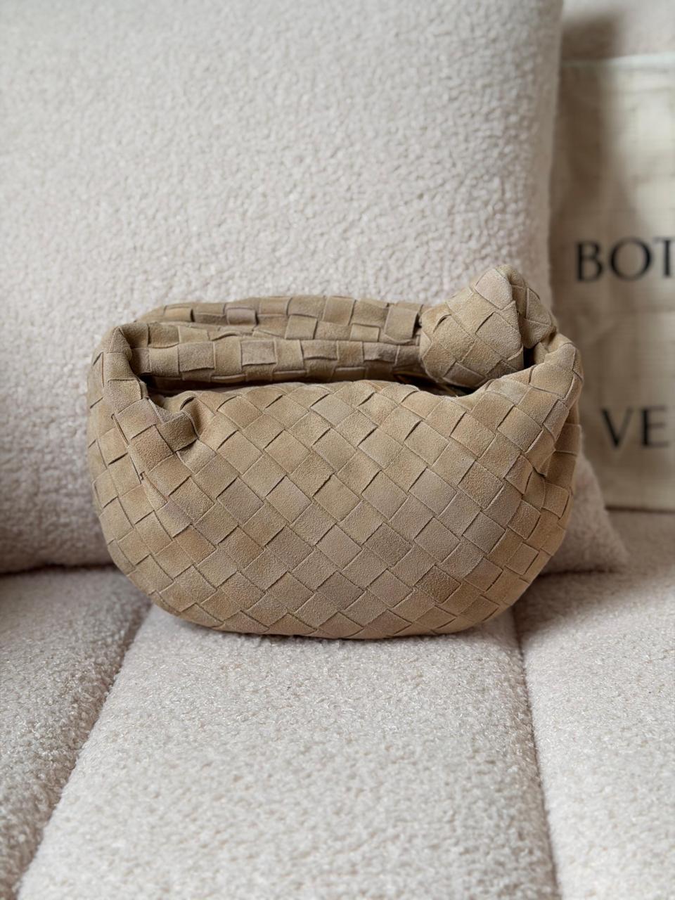Ladies bo**ega bags