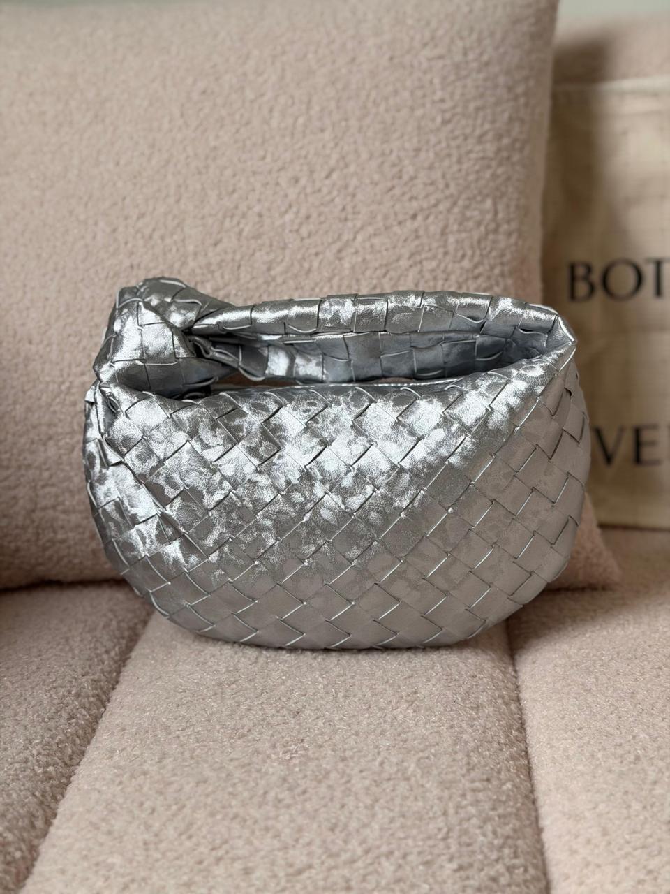 Ladies bo**ega bags