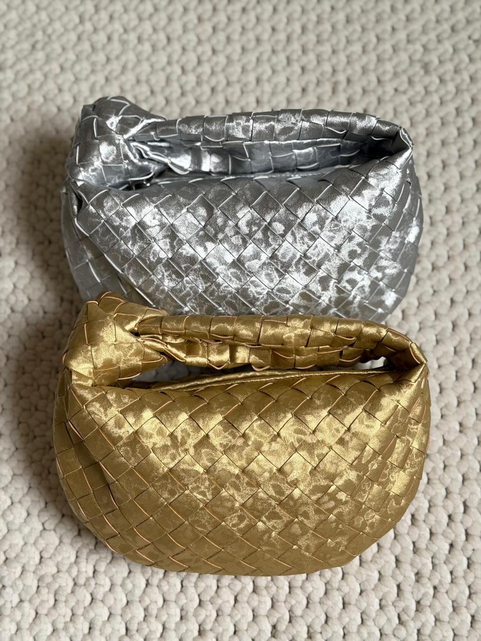 Ladies bo**ega bags
