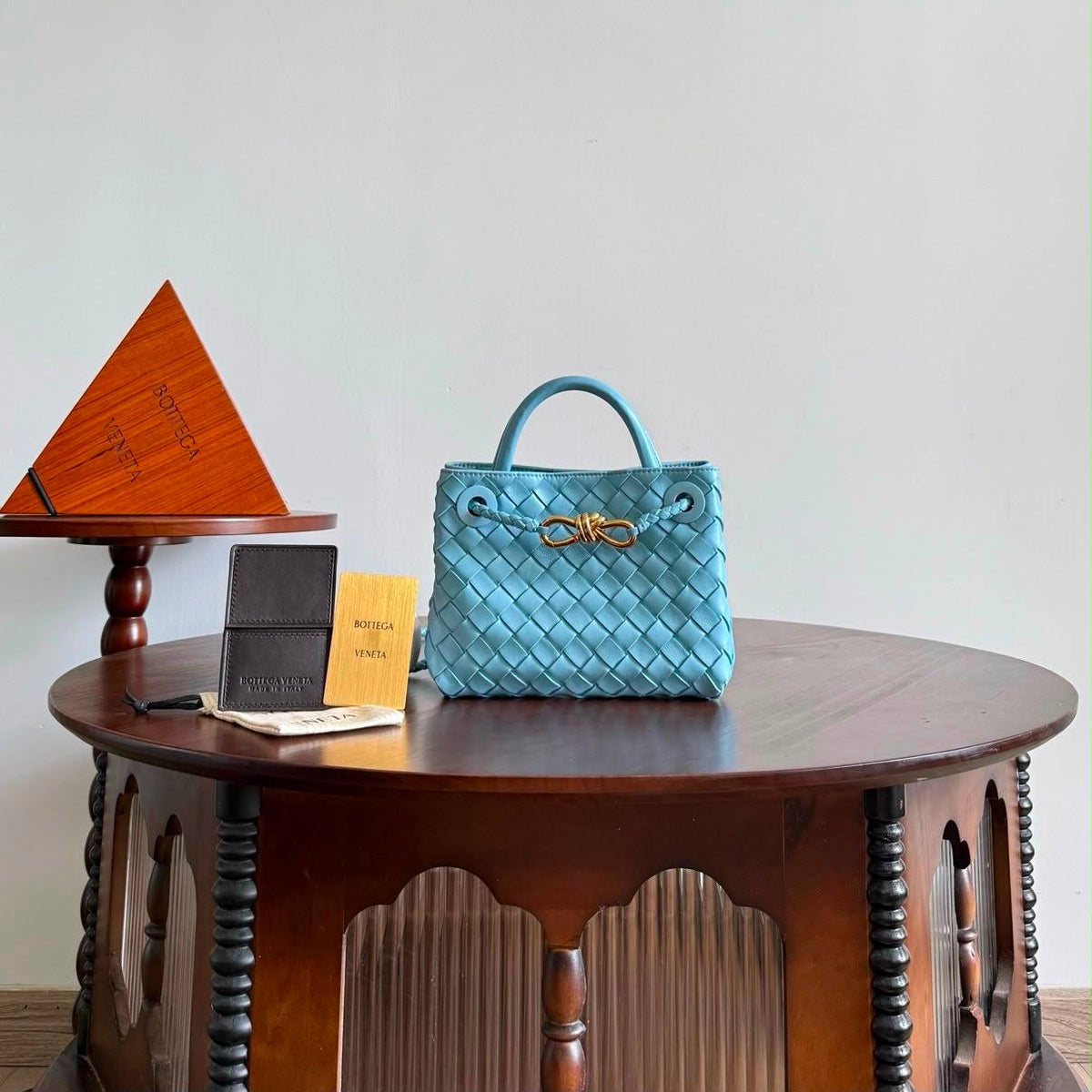Ladies bo**ega bags