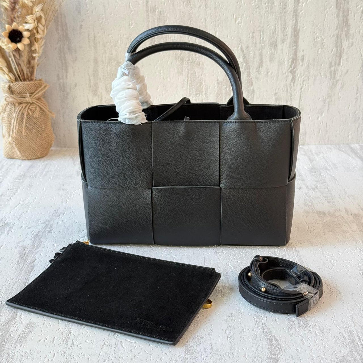 Ladies bo**ega bags