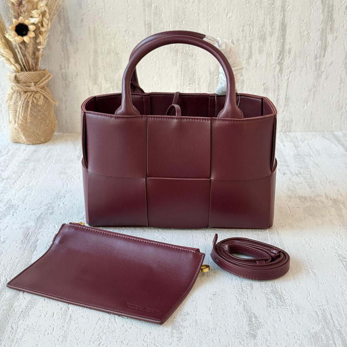 Ladies bo**ega bags