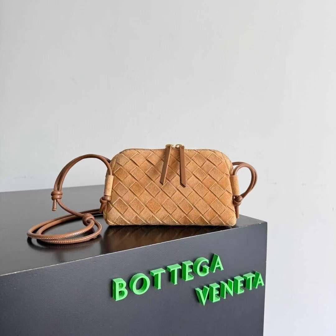 Ladies bo**ega bags