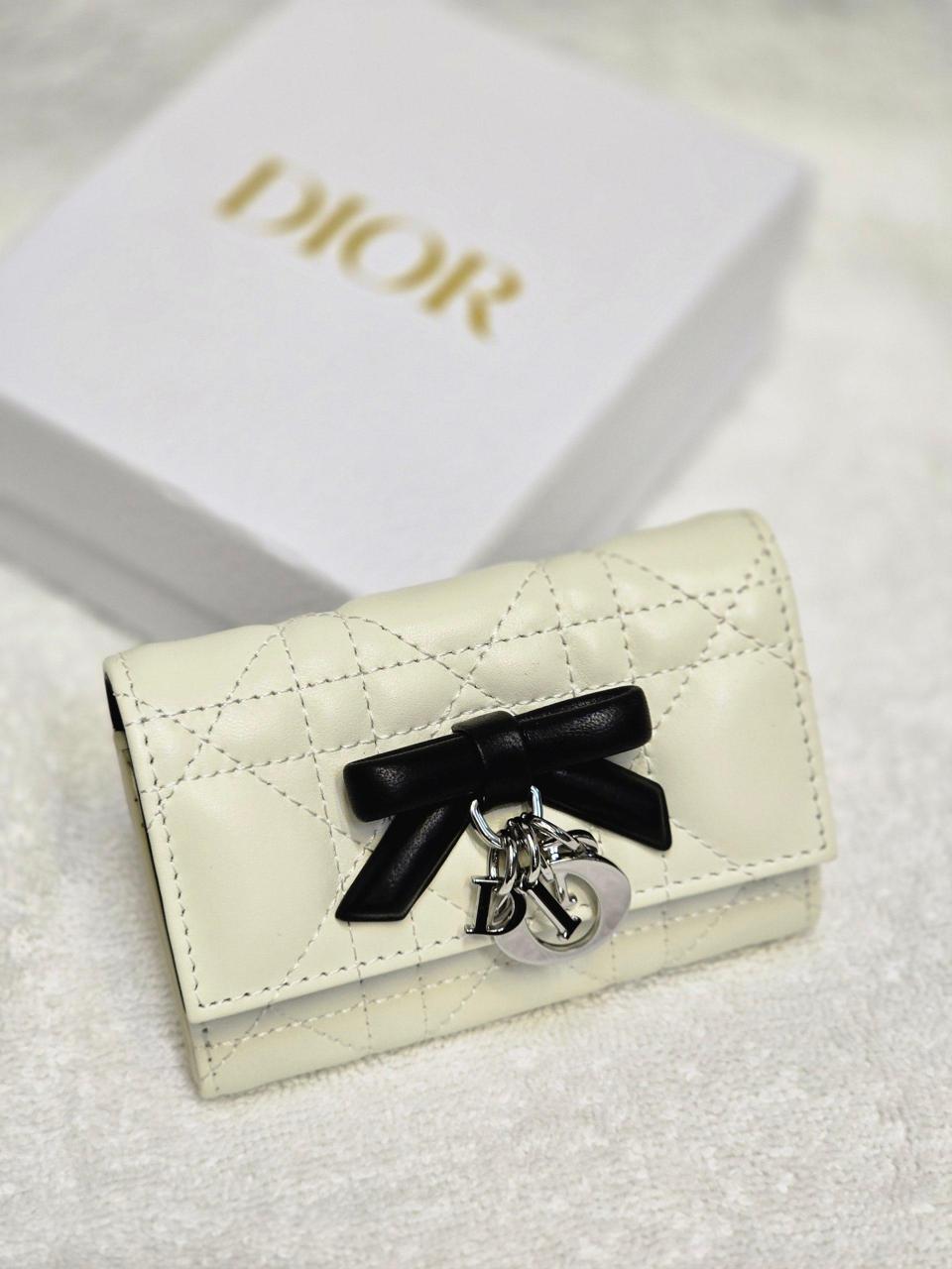 Wallets & card holders