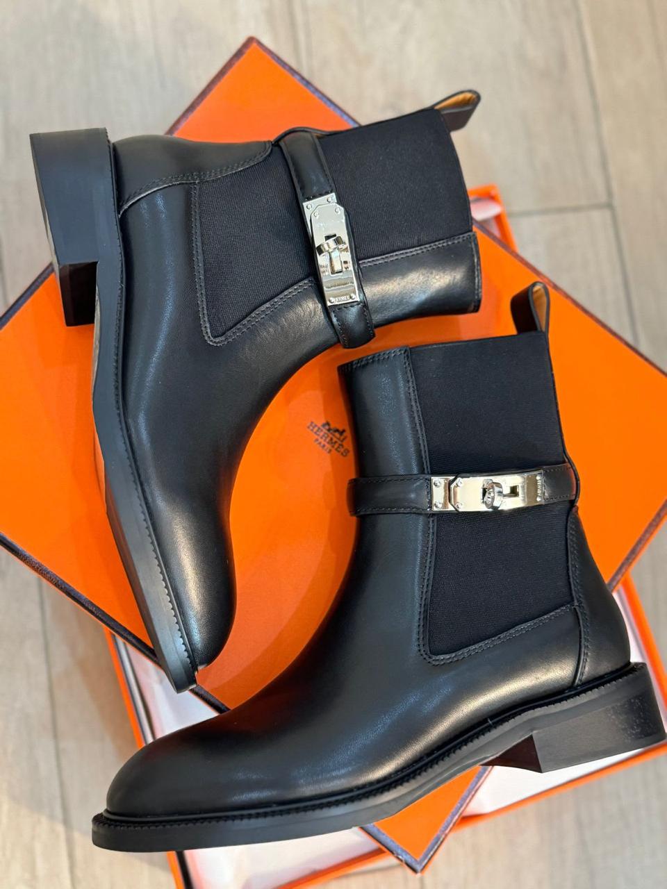 Ladies boots