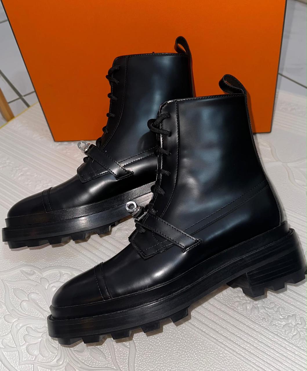 Ladies boots