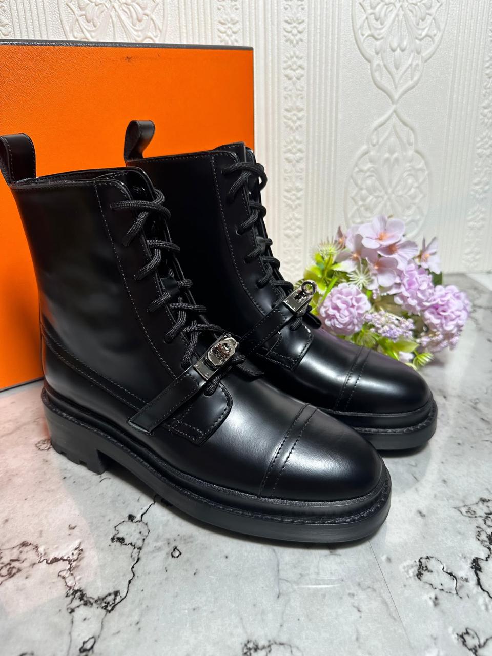 Ladies boots