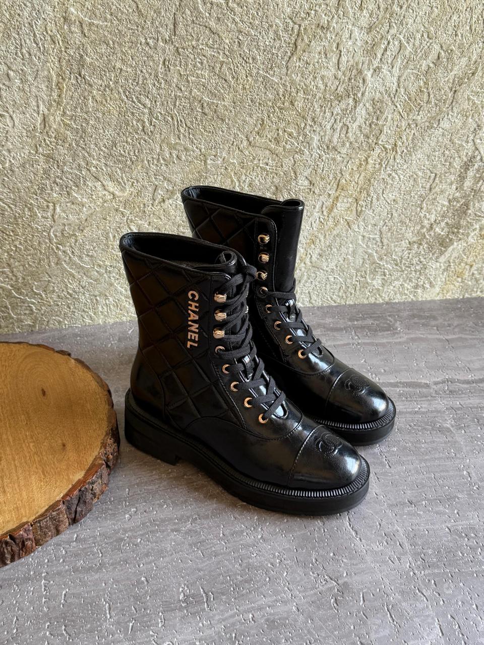 Ladies boots