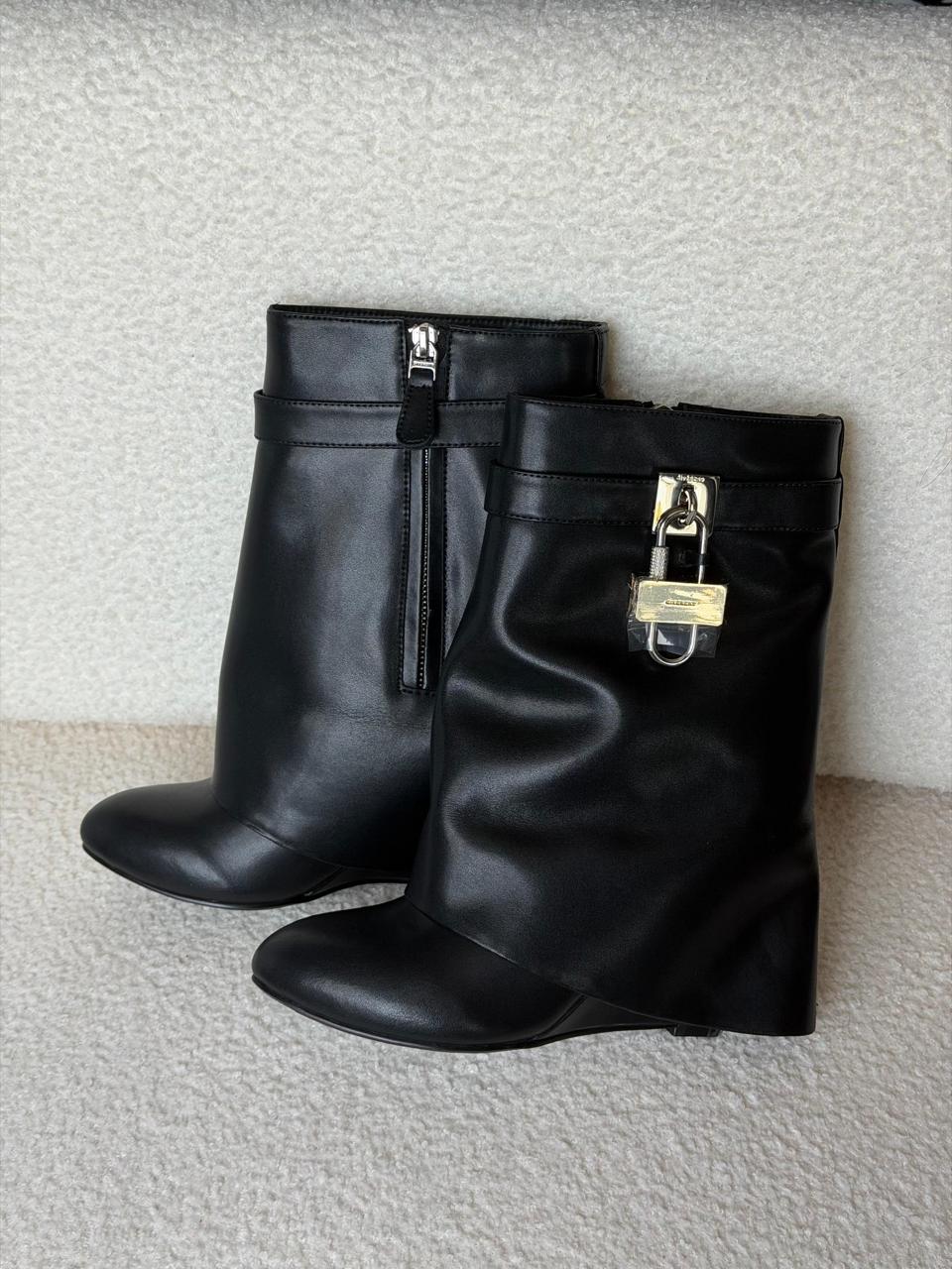 Ladies boots