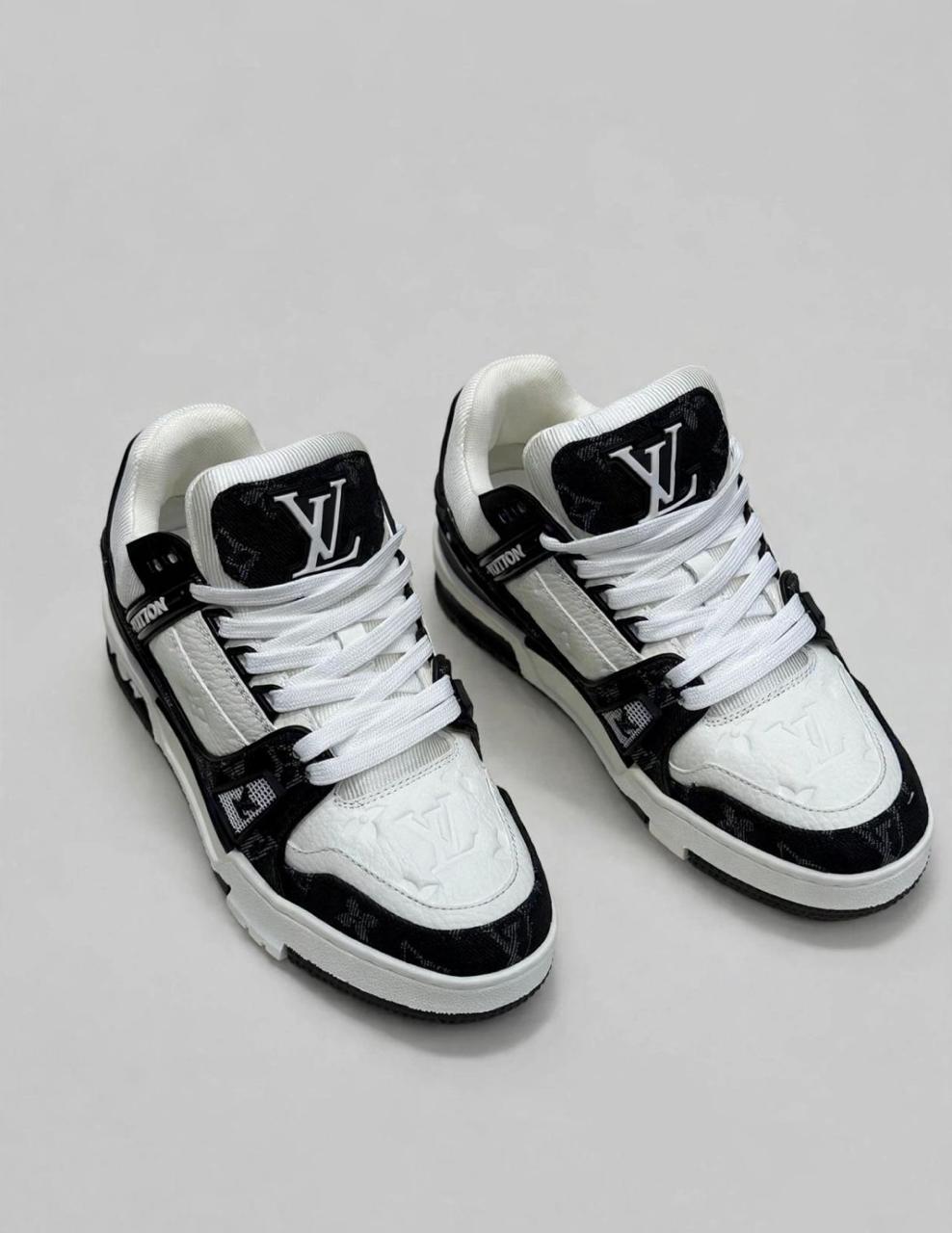 Ladies sneakers