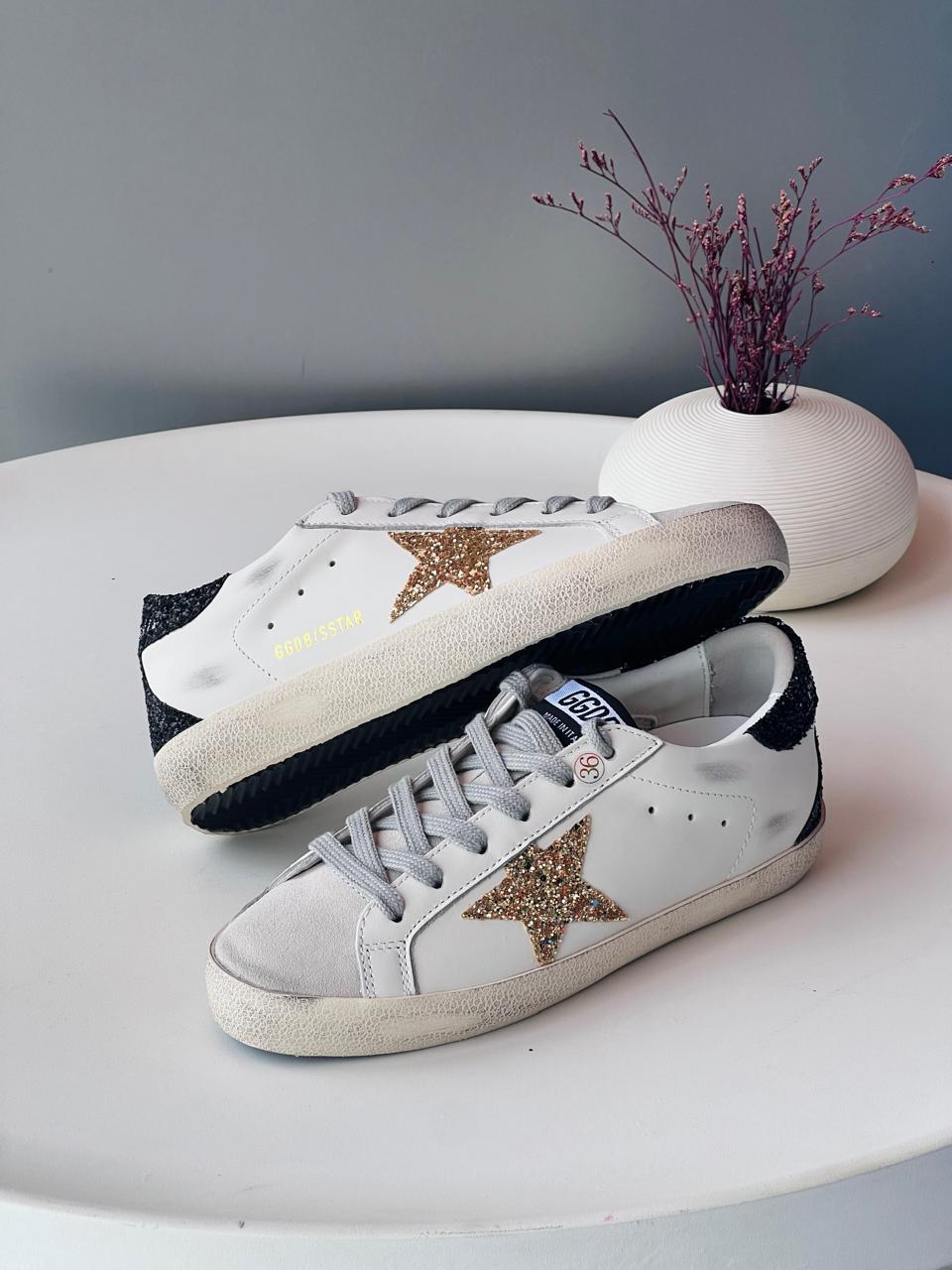 Ladies sneakers