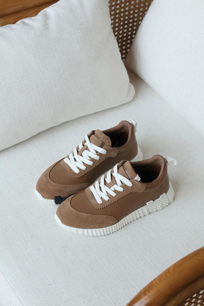 Ladies sneakers