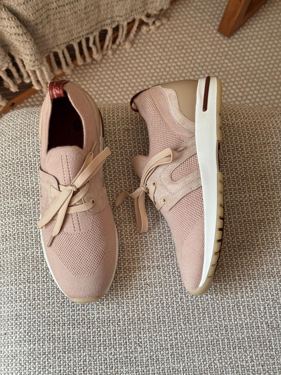 Ladies sneakers