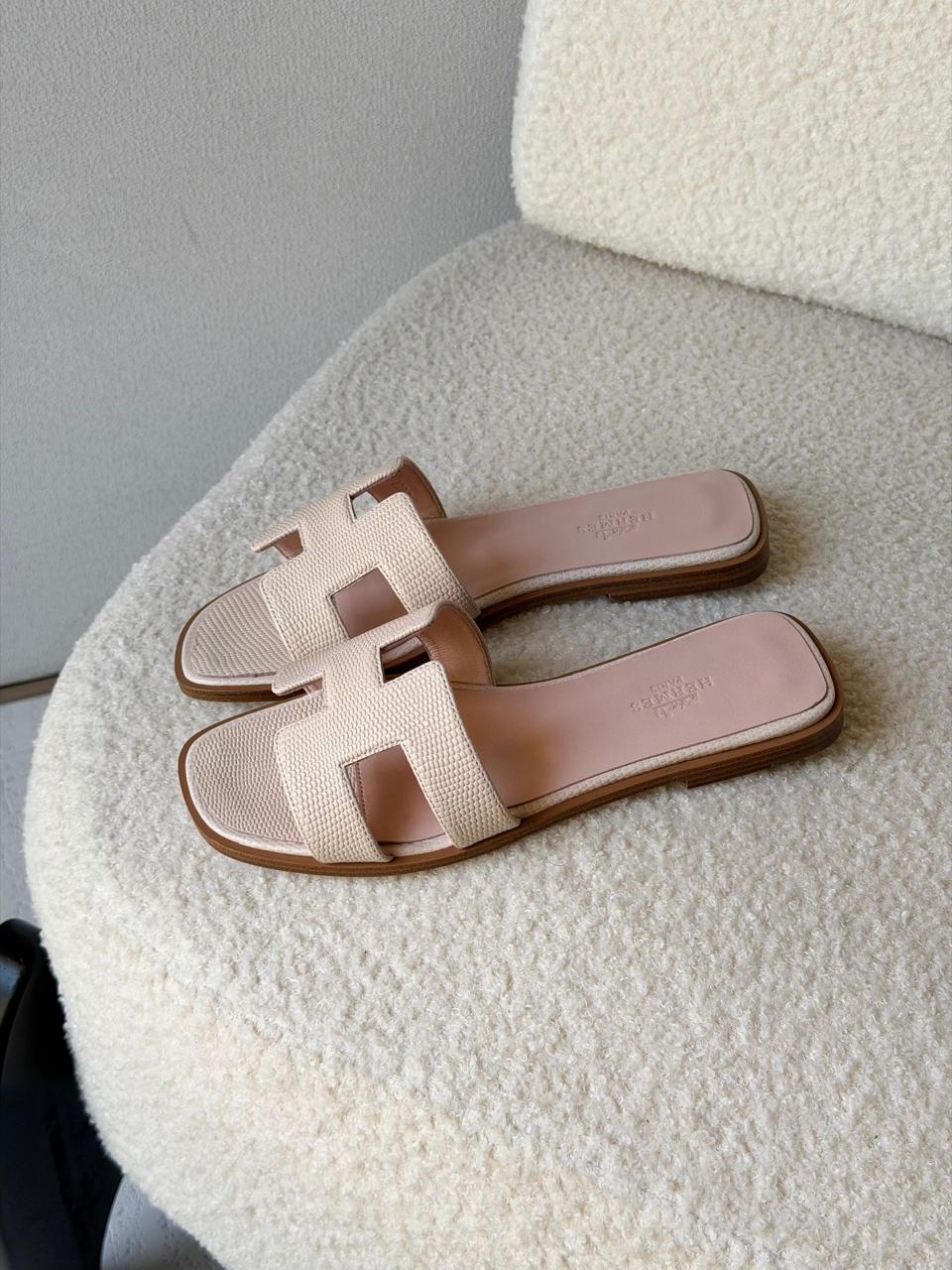 Ladies flats