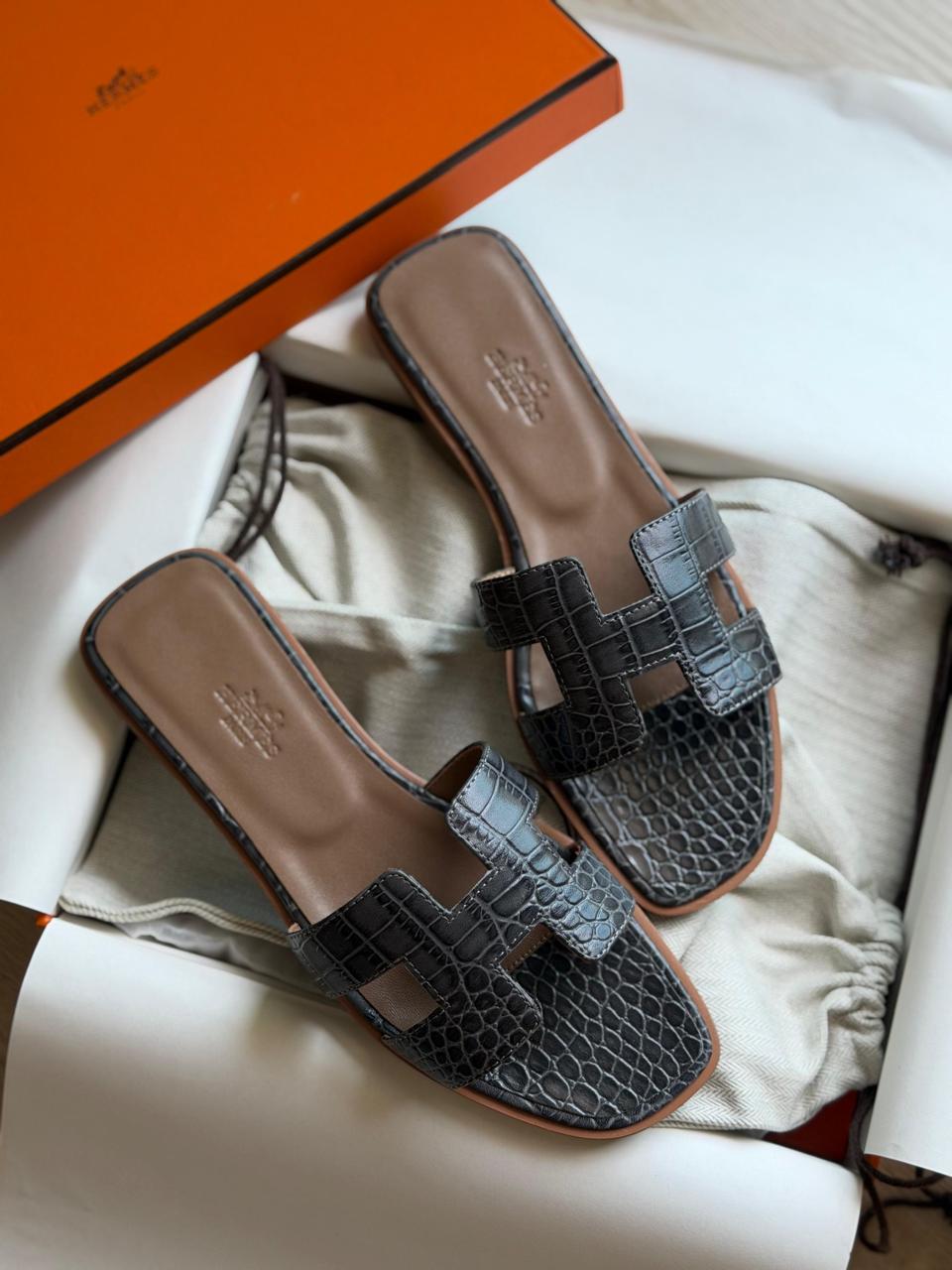 Ladies flats