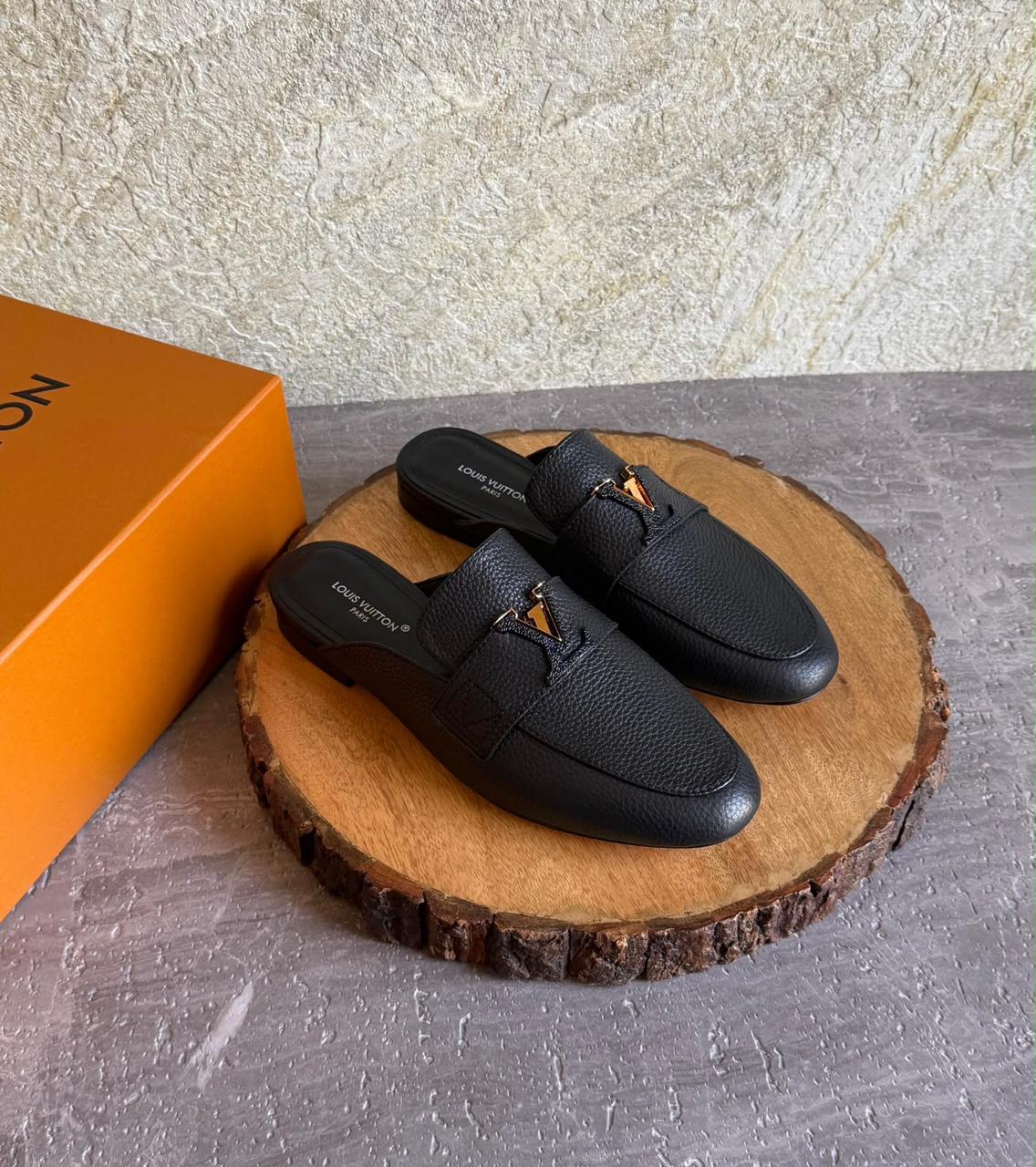 Ladies flats