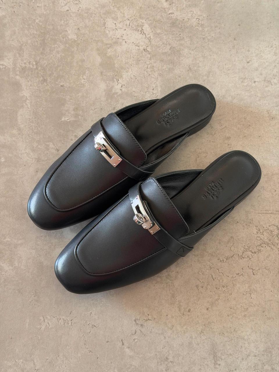 Ladies flats