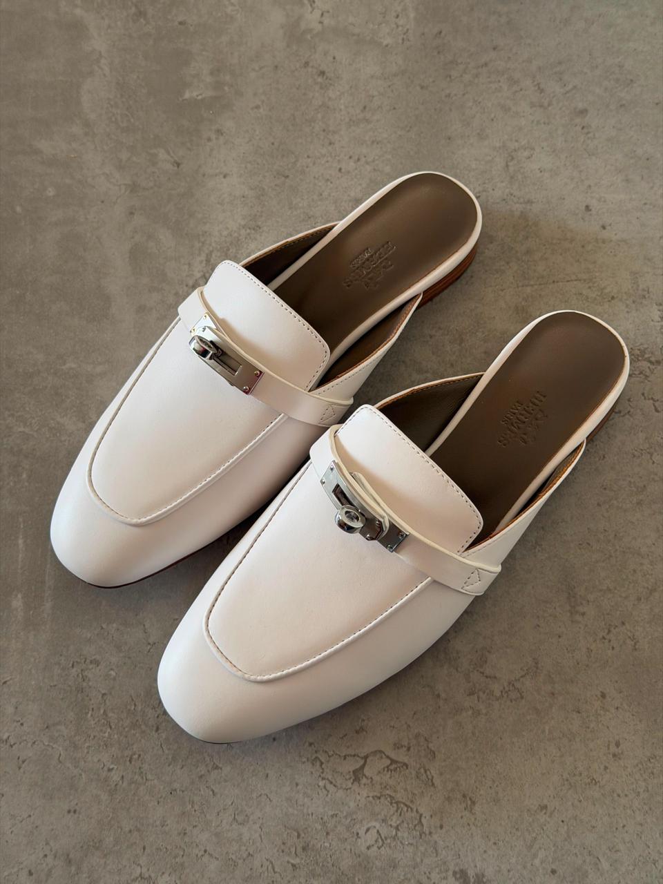 Ladies flats