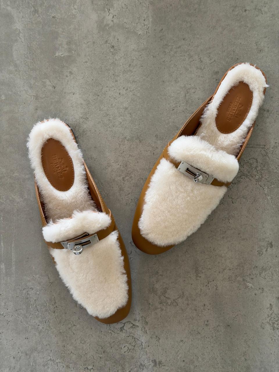 Ladies flats