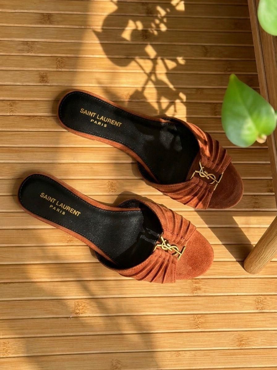 Ladies flats