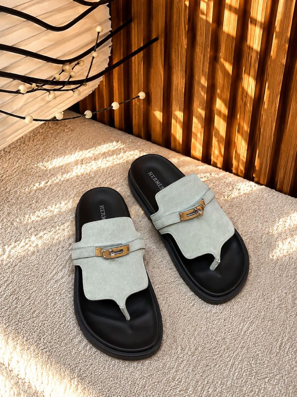 Ladies flats