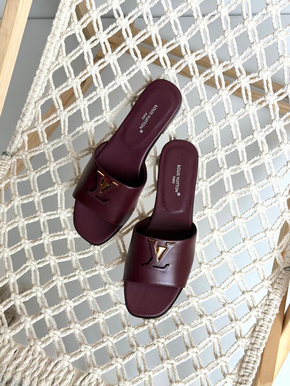 Ladies flats