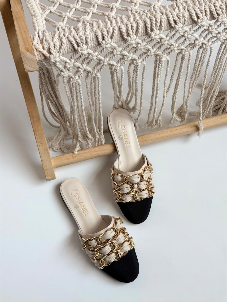Ladies flats