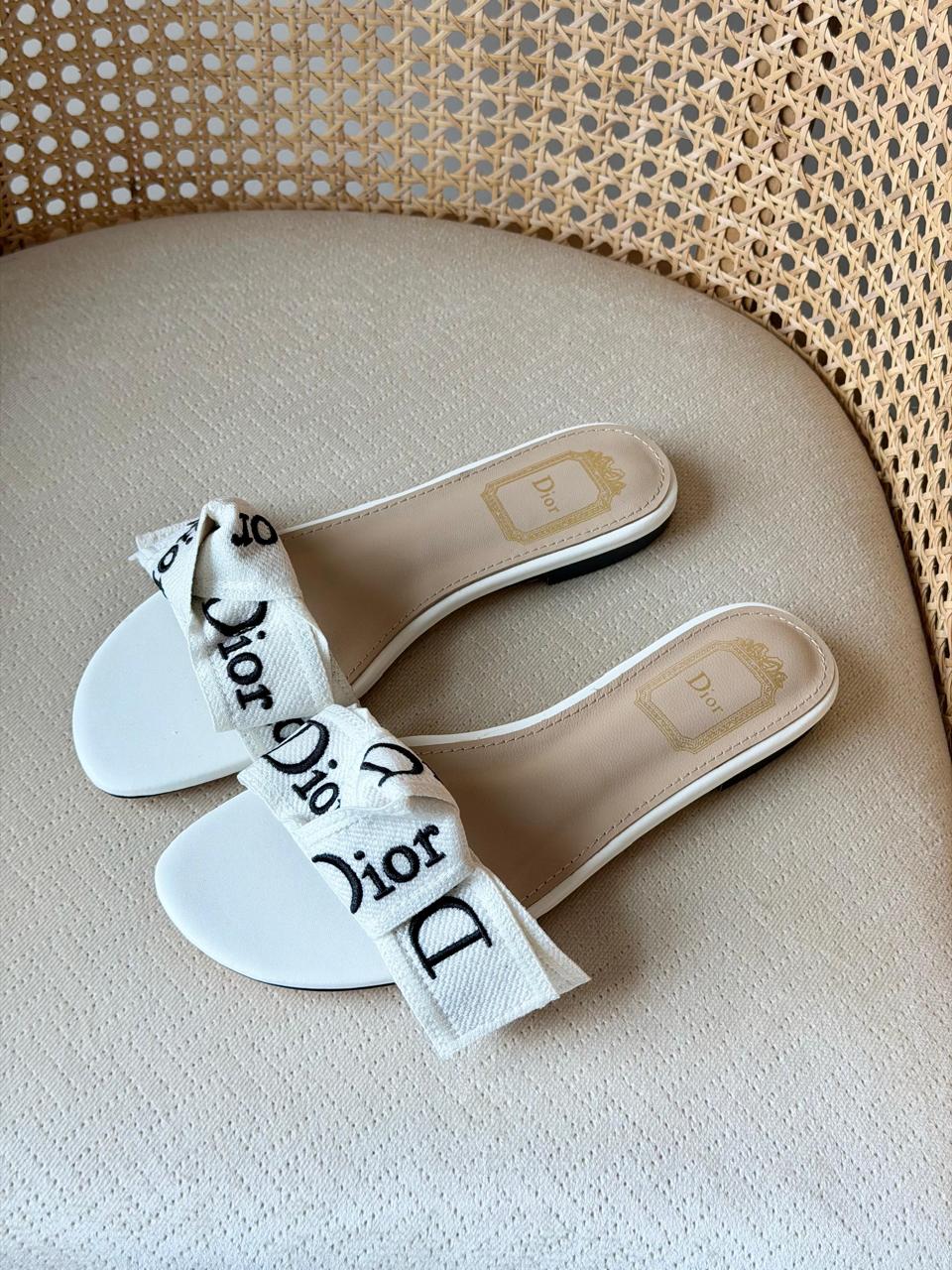 Ladies flats