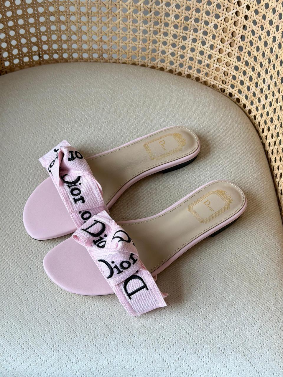 Ladies flats