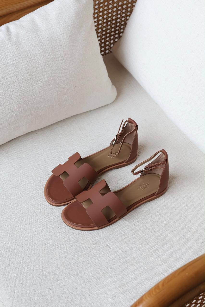 Ladies flats