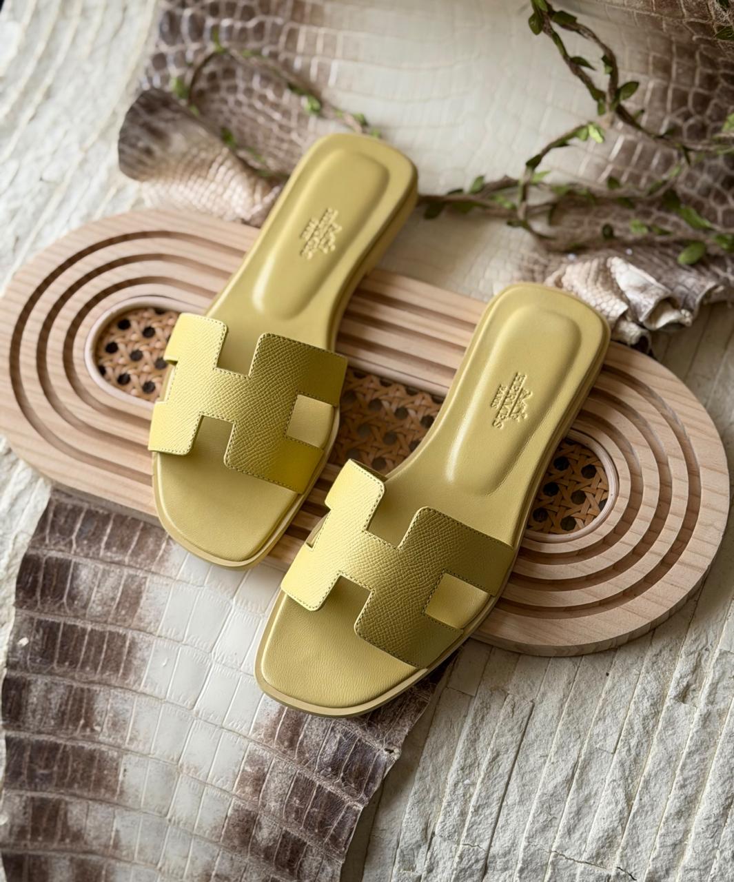 Ladies flats