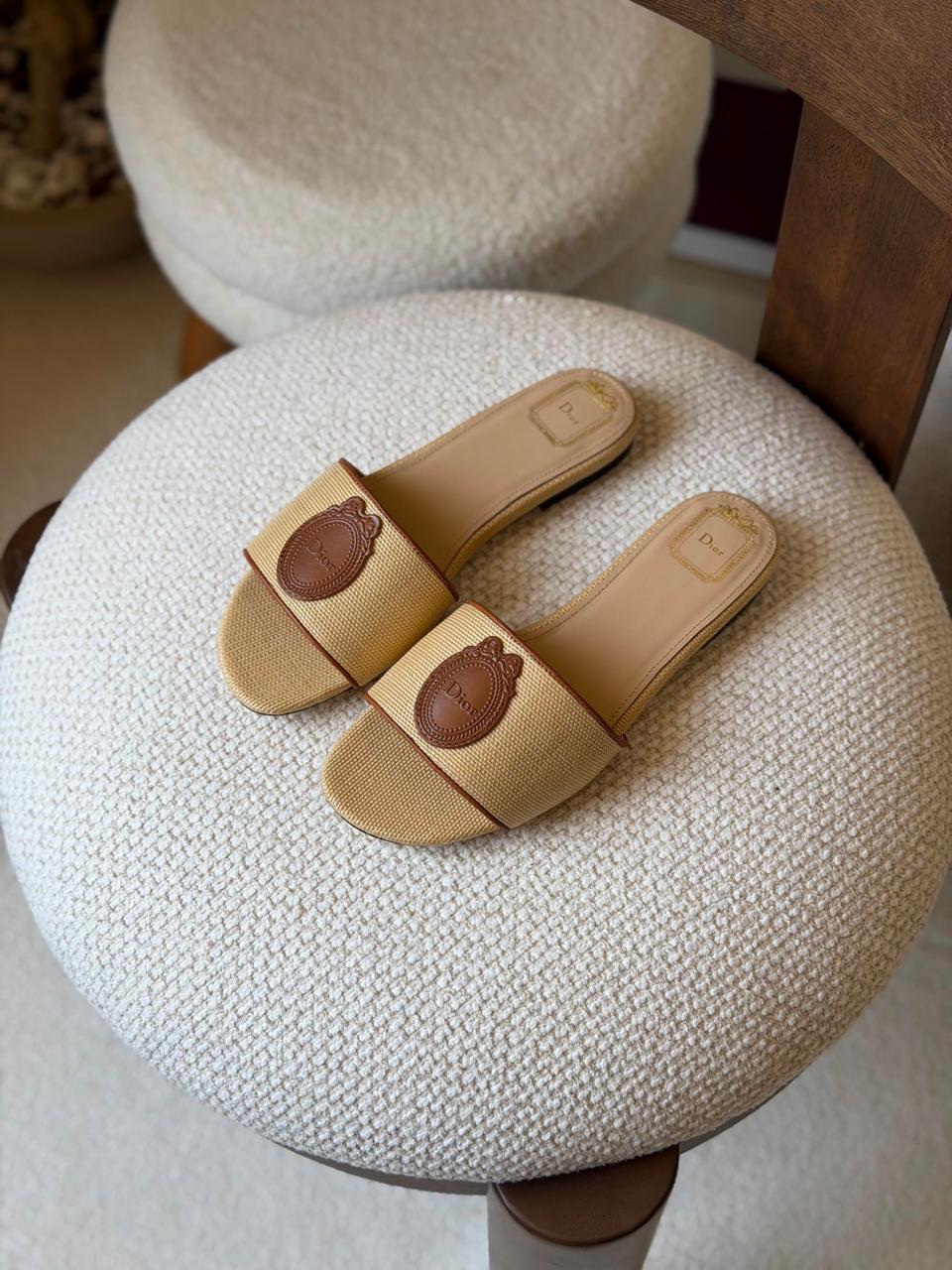 Ladies flats