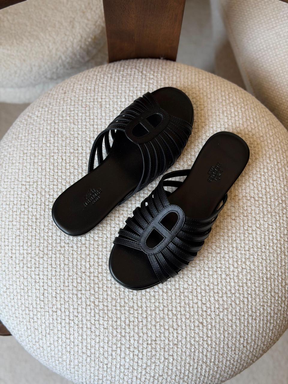 Ladies flats