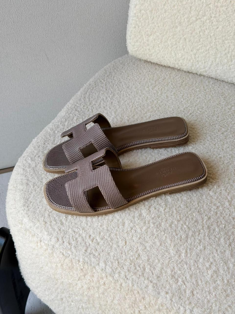 Ladies flats