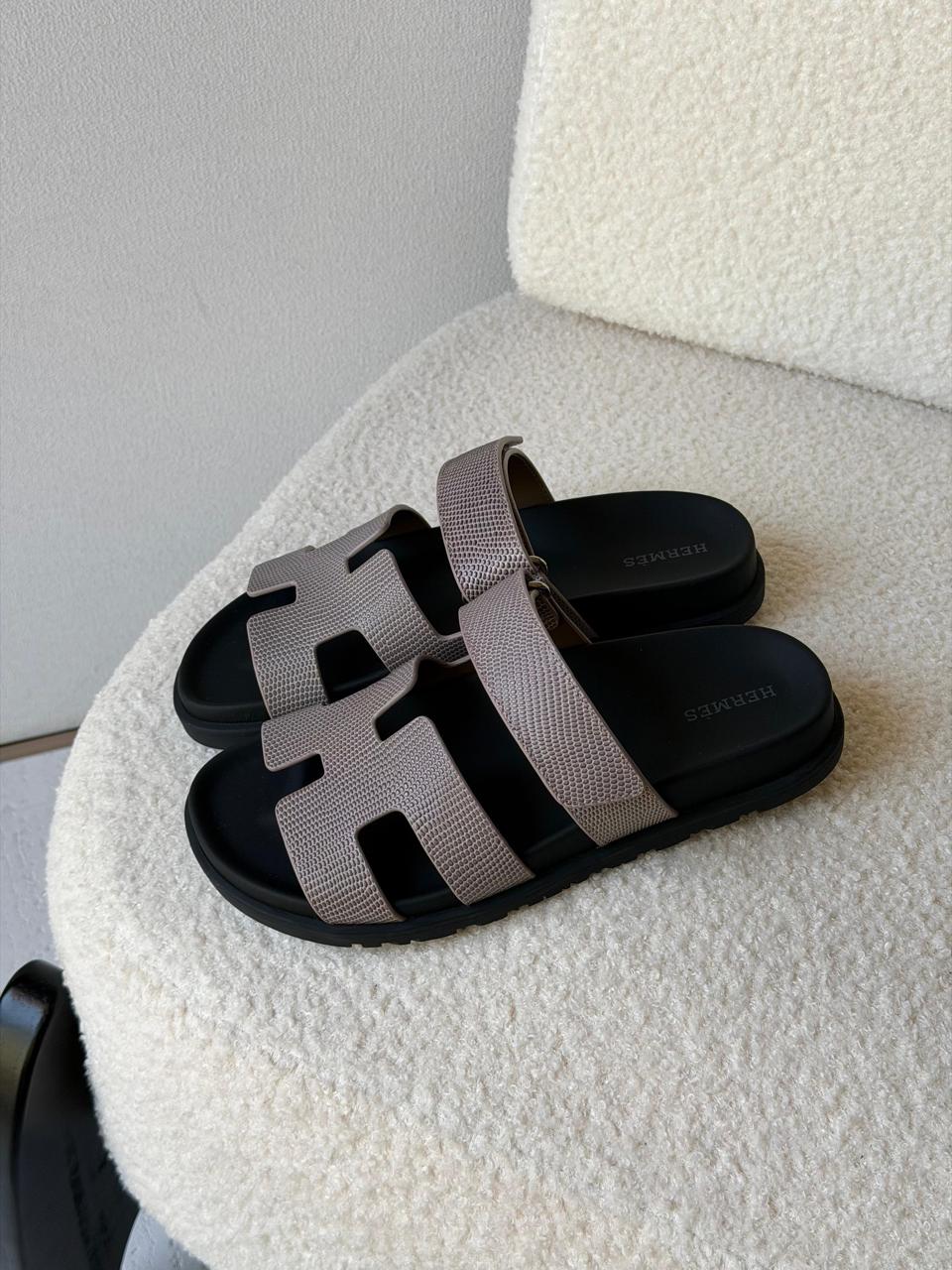 Ladies flats