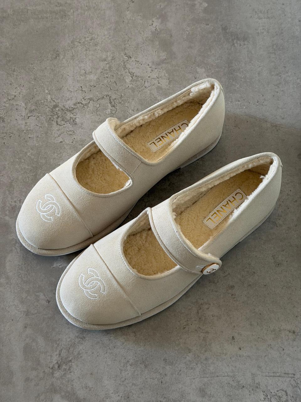 Ladies shoes