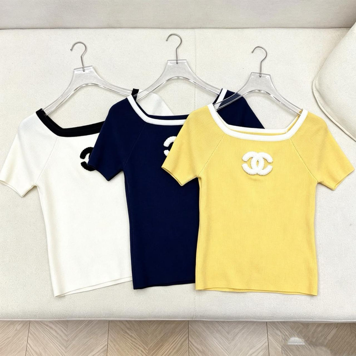 Ladies t-shirts & tops