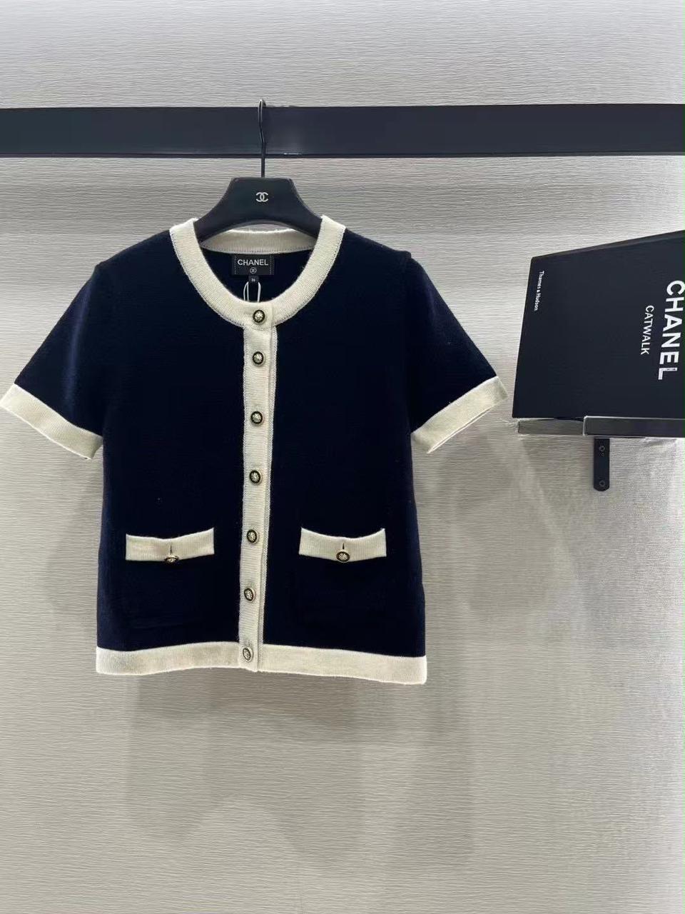 Ladies t-shirts & tops