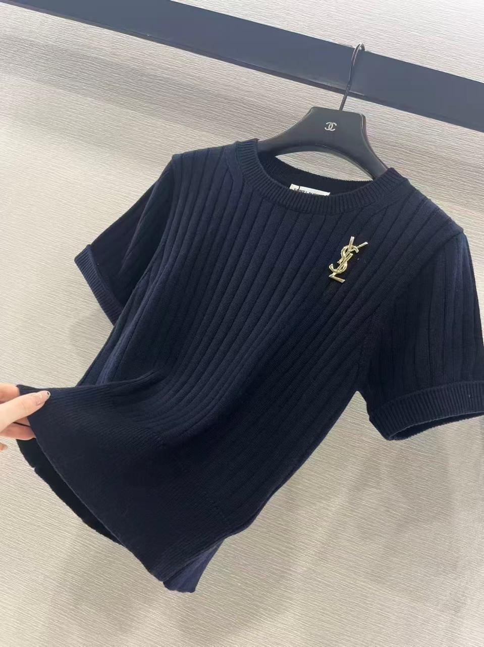Ladies t-shirts & tops