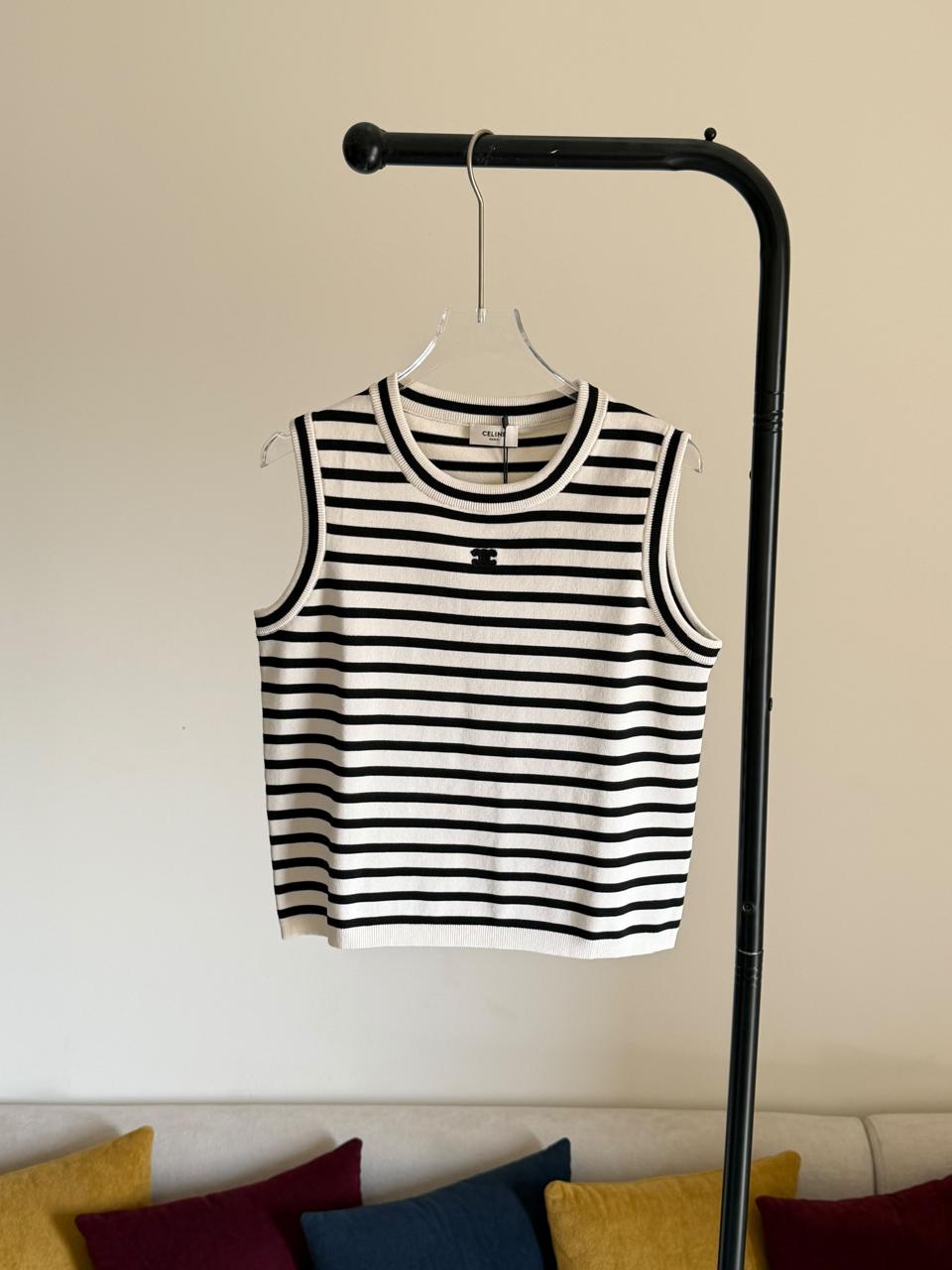 Ladies t-shirts & tops