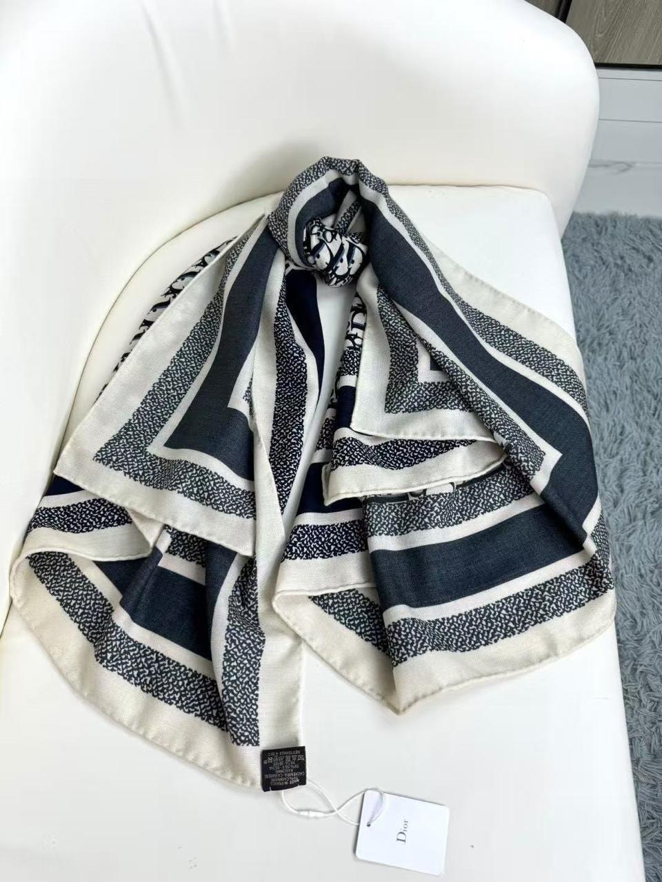 Ladies scarf