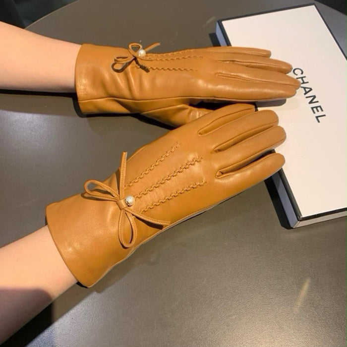 Ladies gloves & leggings