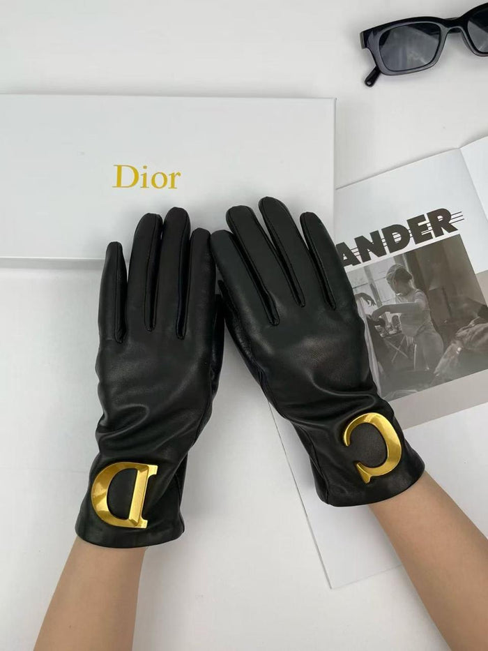 Ladies gloves & leggings