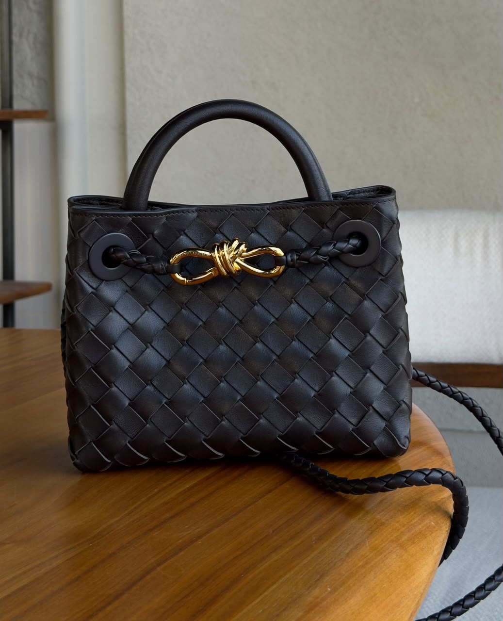 Ladies bo**ega bags