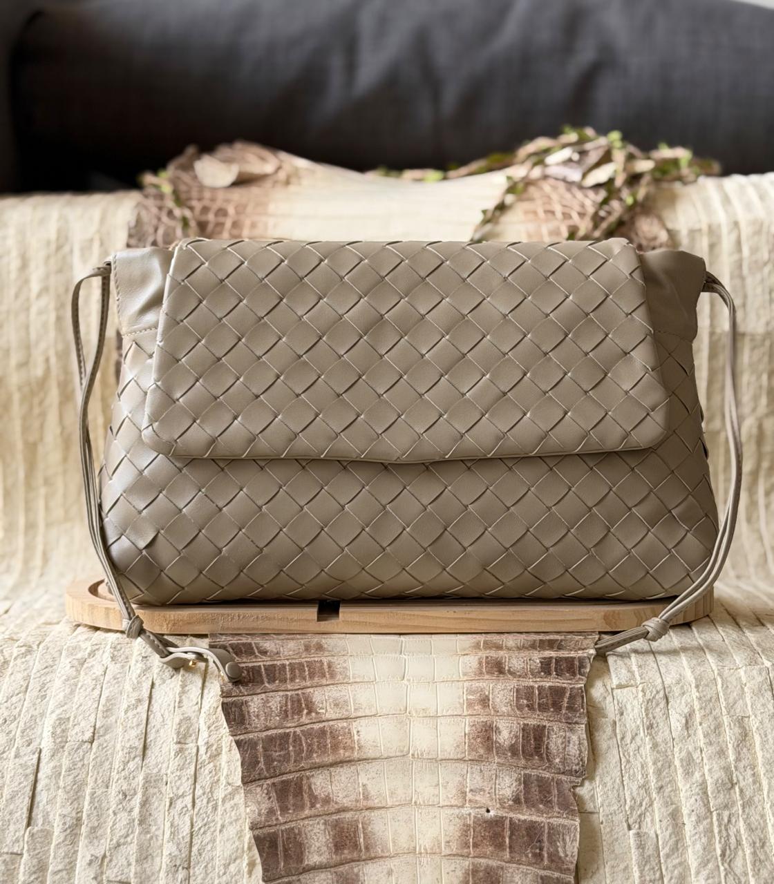 Ladies bo**ega bags
