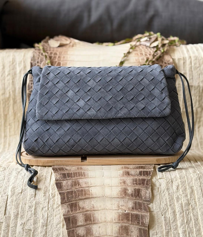 Ladies bo**ega bags